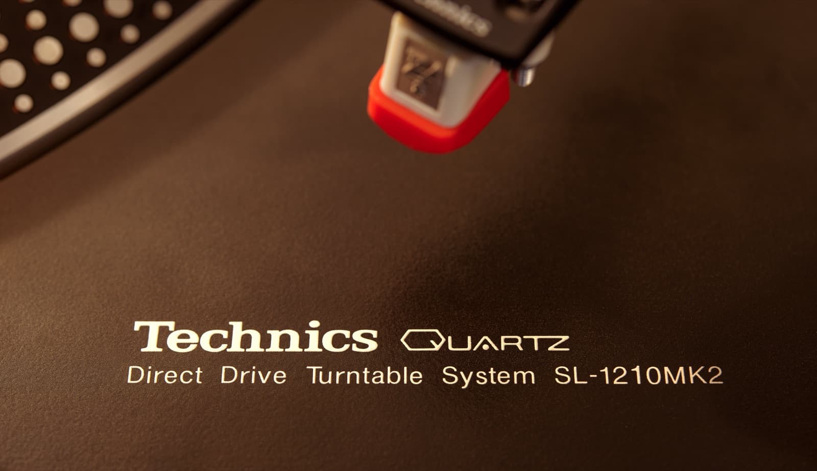 The 'Technics Quartz' model badge on a black SL-1210MK2.