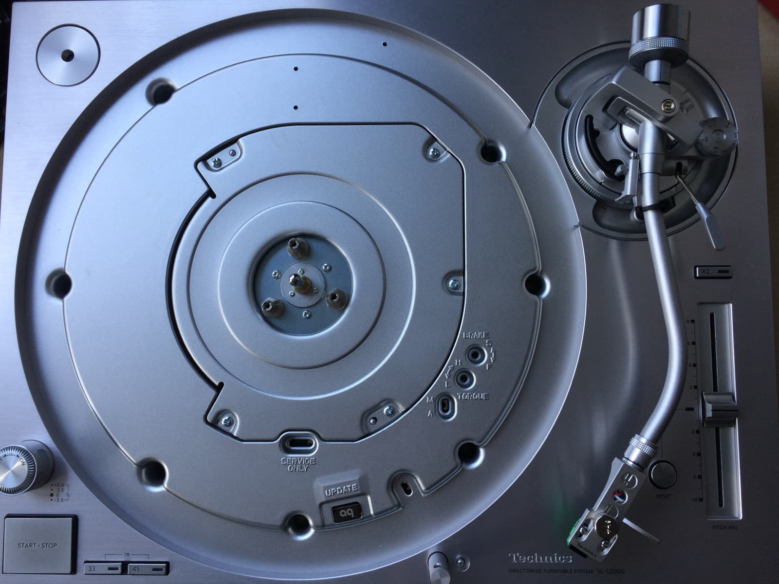 The coreless direct-drive motor of a Technics SL-1200G with the platter removed.