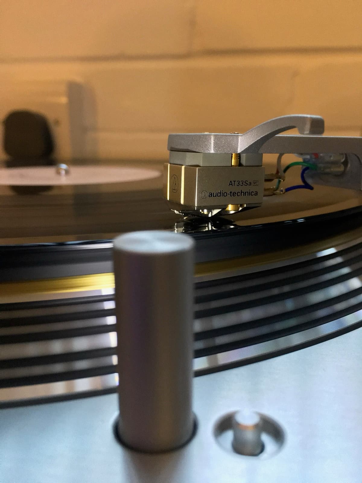 The pop-up stylus target light on a Technics SL-1200G.
