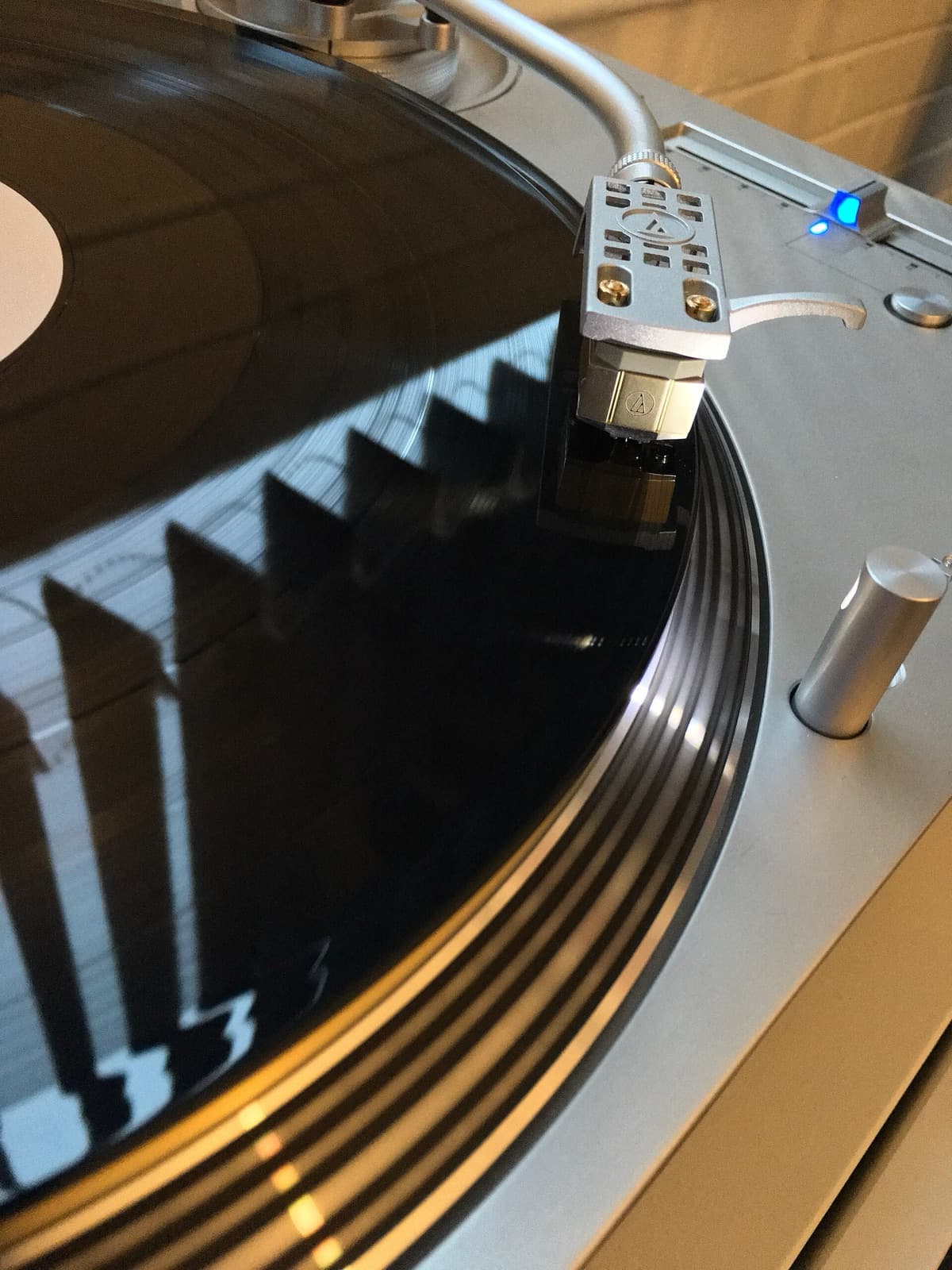 Tonearm and headshell with an Audio-Technica AT33Sa on a Technics SL-1200G.