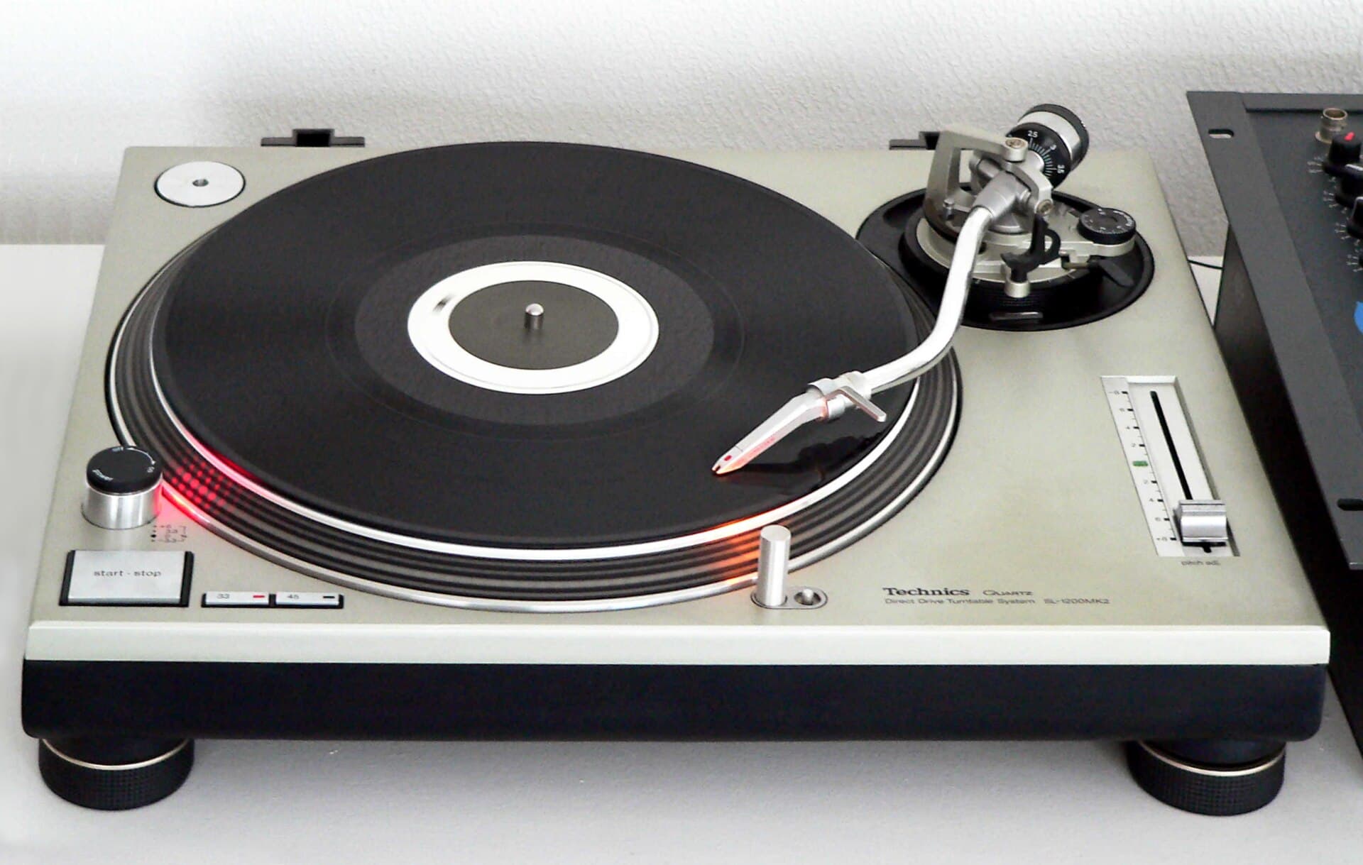 Silver Technics SL-1200MK2 with pitch slider